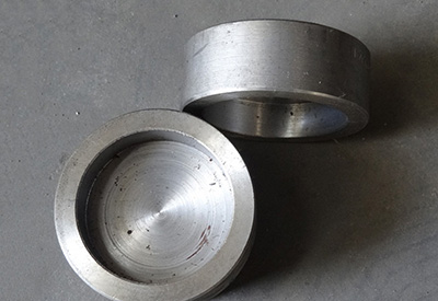 Capuchon d’extrémité soudé par emboîtement